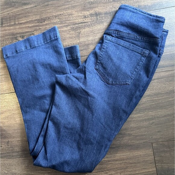I.N.C. International Concepts Women's High-Rise Pull-on Flared Cropped Jeans 10 - Picture 6 of 8